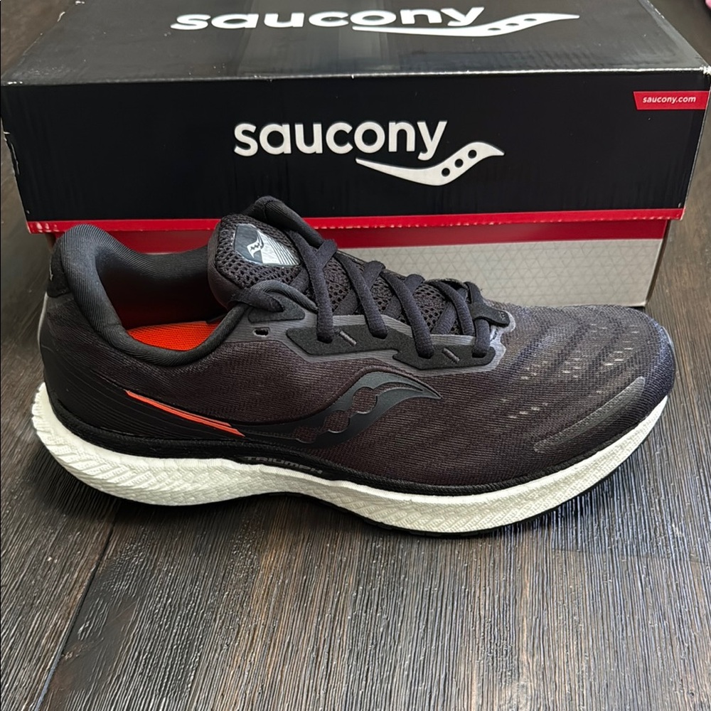 Saucony Triumph 19 Black and White Athletic Shoes with Mesh Upper